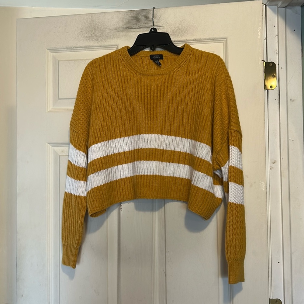 Urban Heritage Gold and White Cropped Sweater Size Large